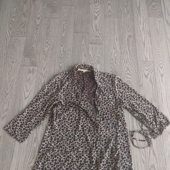 Beautiful dress by Studio🌸🌼🍀 - Picture 4 of 16